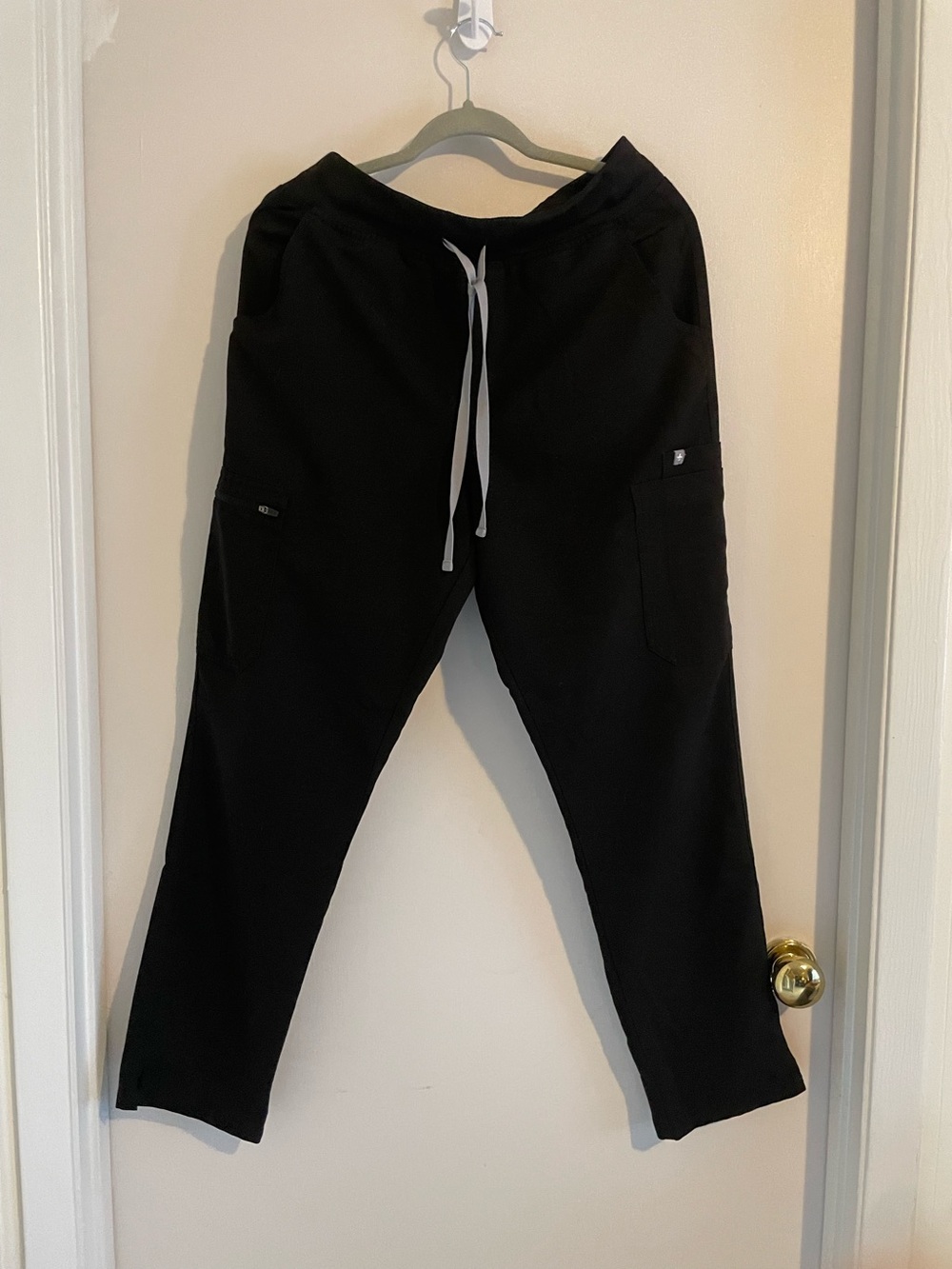 FIGS Yola Black Cargo Scrub Pants Size L 710
